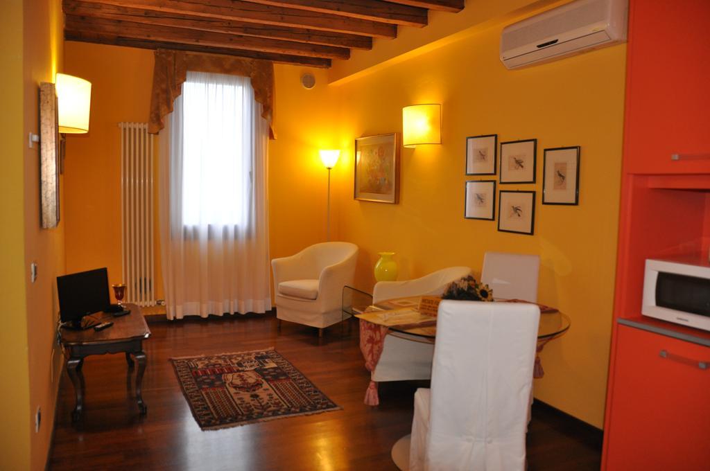 Piazza Nova Guest House Ferrara Pokoj fotografie