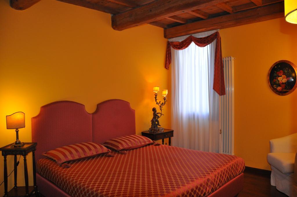Piazza Nova Guest House Ferrara Pokoj fotografie